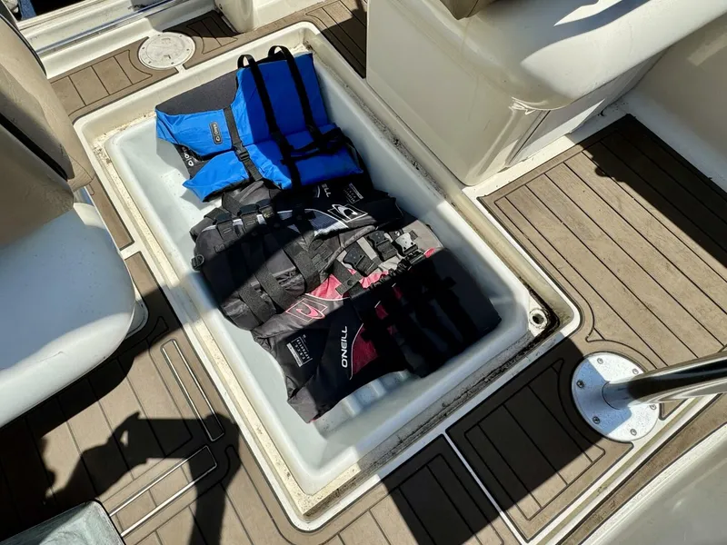Slide: The Image of Sea Ray 215 Express Cruiser 1999 - 34