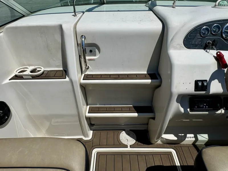 Slide: The Image of Sea Ray 215 Express Cruiser 1999 - 36