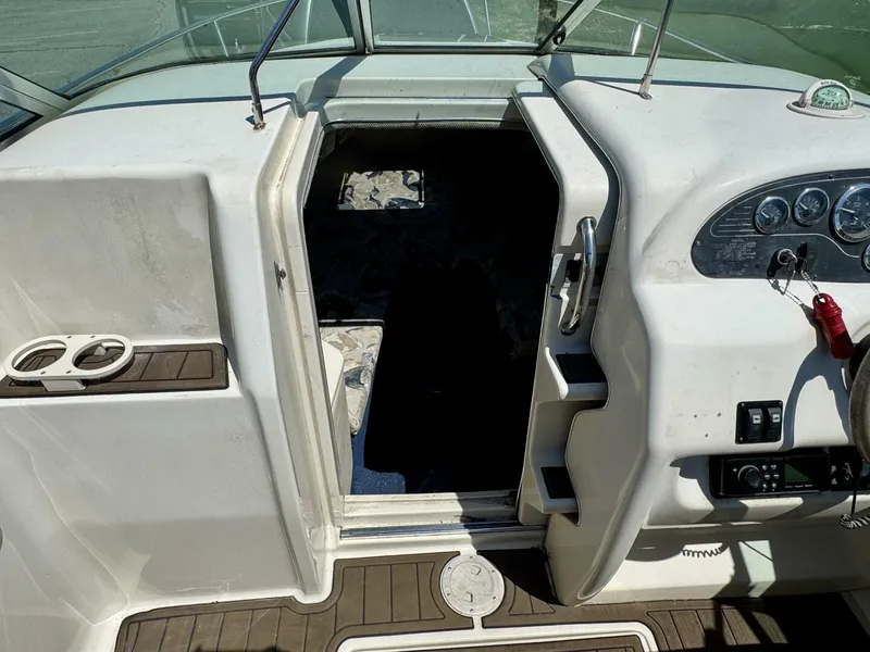 Slide: The Image of Sea Ray 215 Express Cruiser 1999 - 37