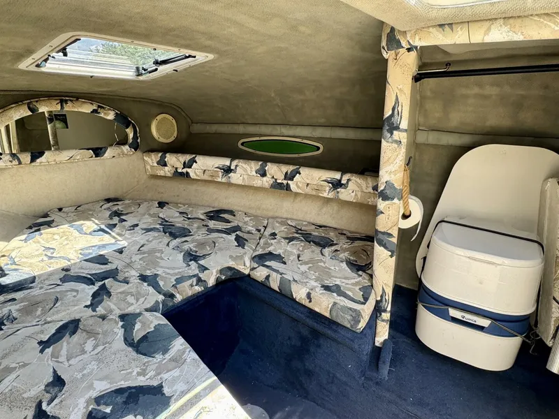 Slide: The Image of Sea Ray 215 Express Cruiser 1999 - 40