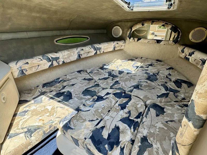 Slide: The Image of Sea Ray 215 Express Cruiser 1999 - 44