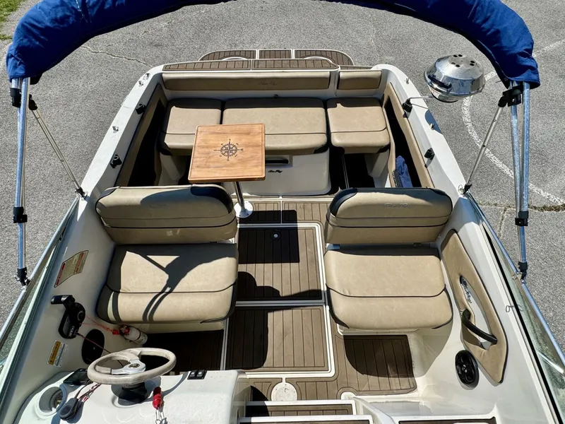 Slide: The Image of Sea Ray 215 Express Cruiser 1999 - 60