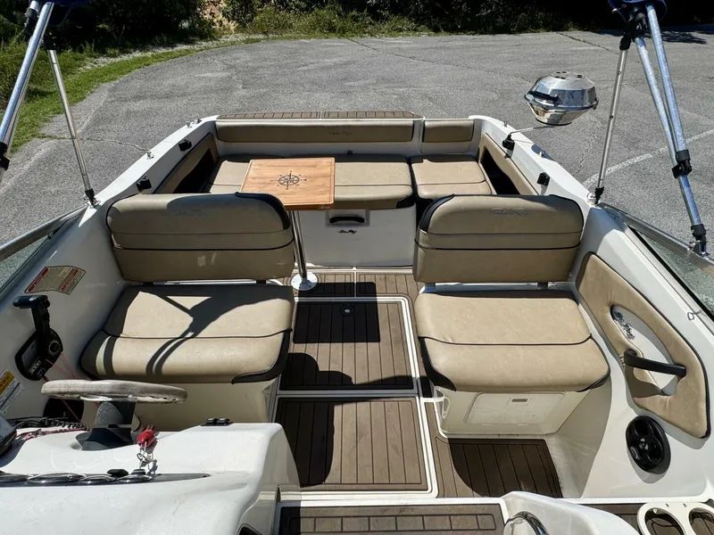 Slide: The Image of Sea Ray 215 Express Cruiser 1999 - 61