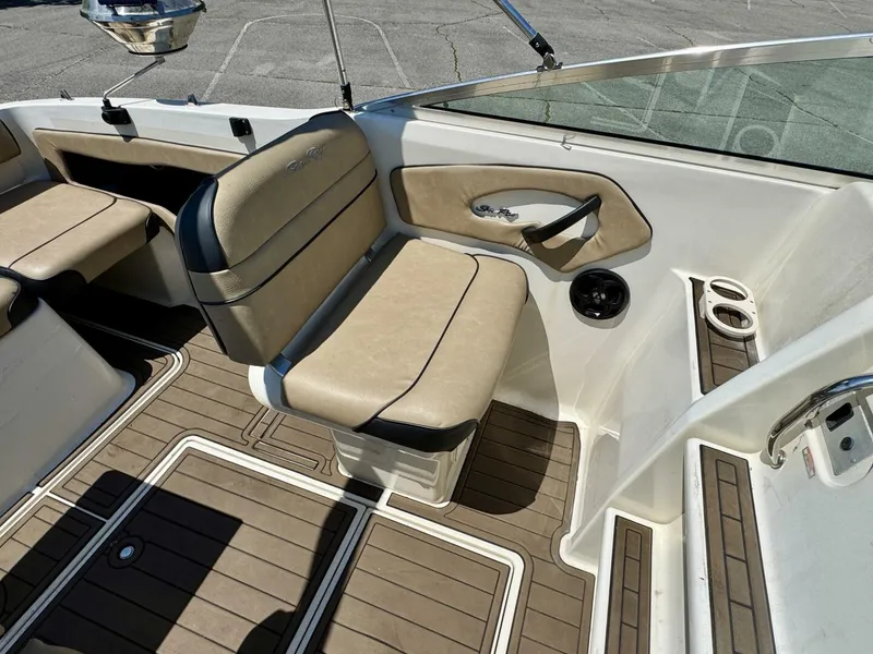 Slide: The Image of Sea Ray 215 Express Cruiser 1999 - 62
