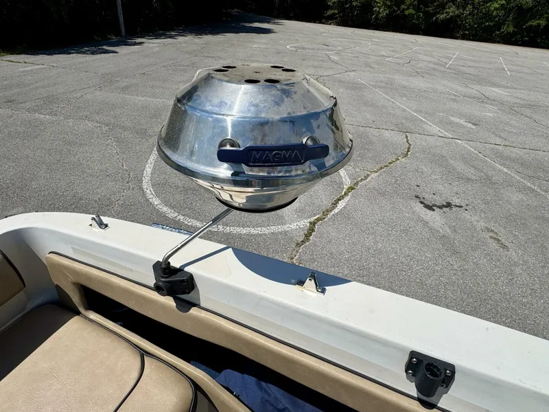 Slide: The Image of Sea Ray 215 Express Cruiser 1999 - 64