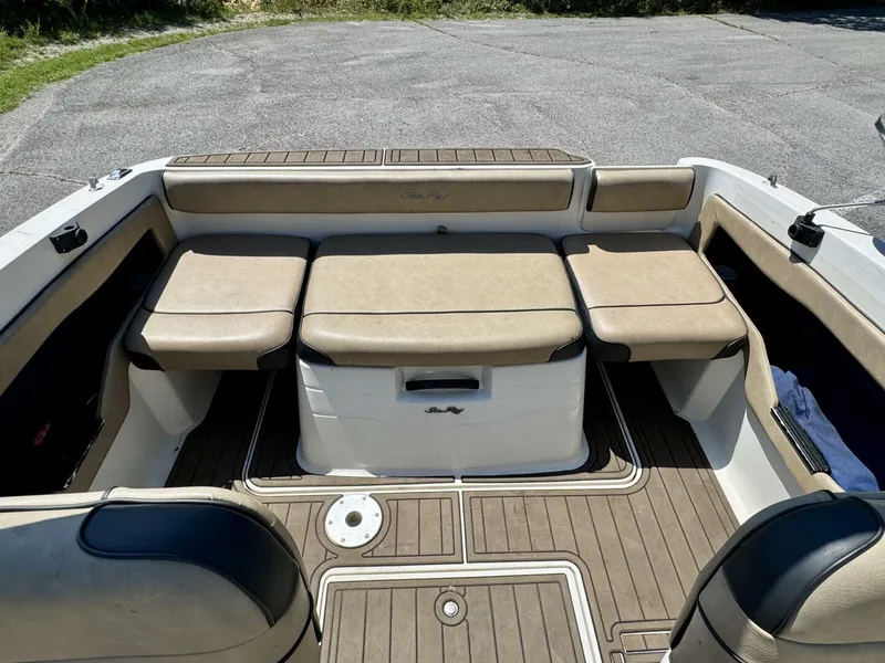 Slide: The Image of Sea Ray 215 Express Cruiser 1999 - 69