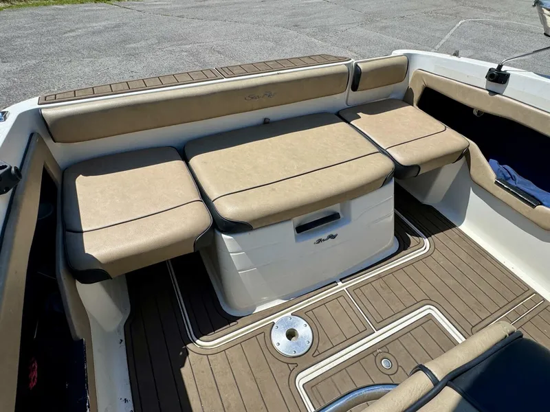 Slide: The Image of Sea Ray 215 Express Cruiser 1999 - 70