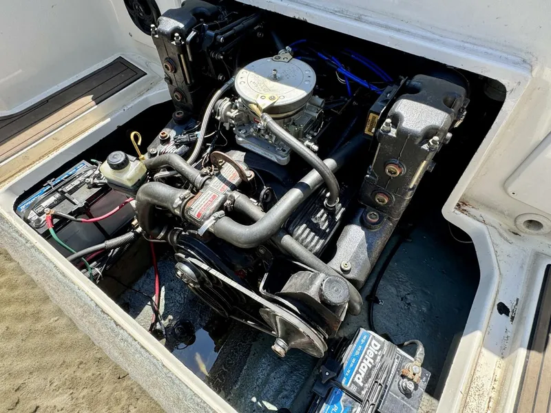 Slide: The Image of Sea Ray 215 Express Cruiser 1999 - 77