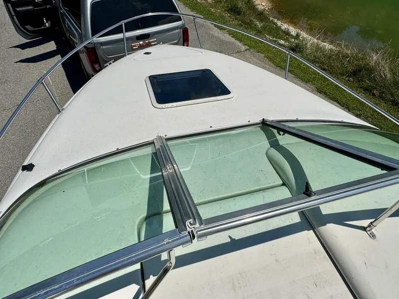 Slide: The Image of Sea Ray 215 Express Cruiser 1999 - 79