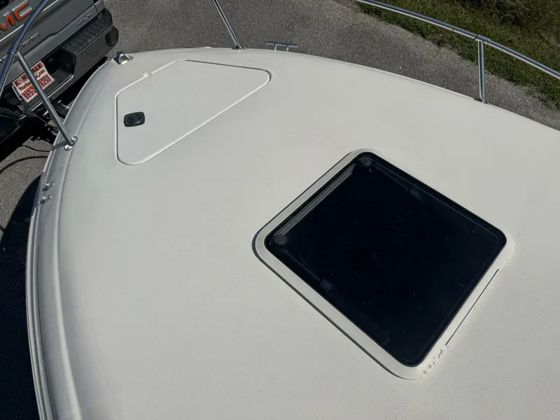 Slide: The Image of Sea Ray 215 Express Cruiser 1999 - 80