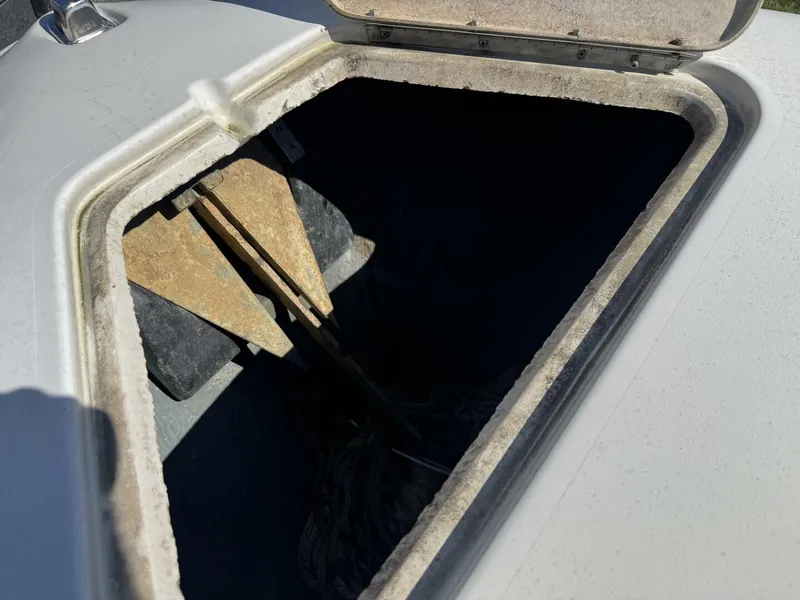 Slide: The Image of Sea Ray 215 Express Cruiser 1999 - 85