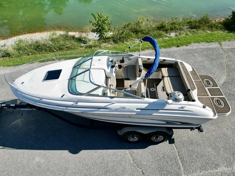 Slide: The Image of Sea Ray 215 Express Cruiser 1999 - 9