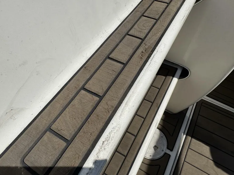 Slide: The Image of Sea Ray 215 Express Cruiser 1999 - 91
