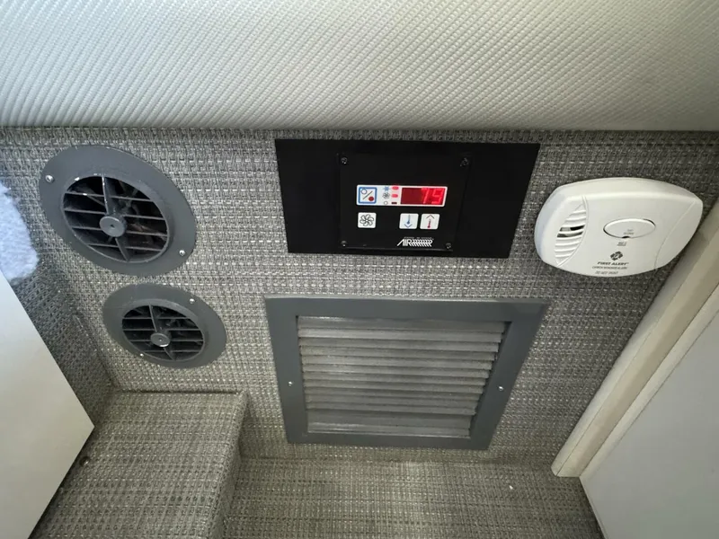 Slide: The Image of Bayliner 2859 Ciera Express 1997 - 46