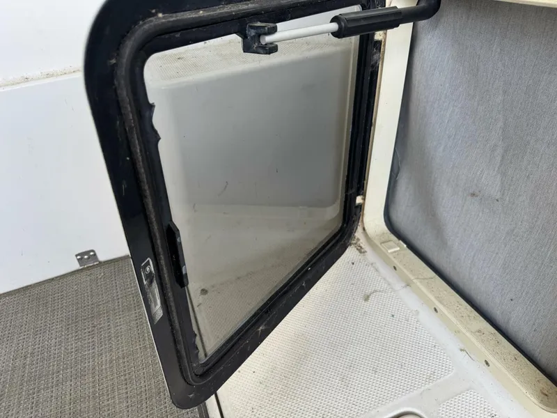 Slide: The Image of Bayliner 2859 Ciera Express 1997 - 78