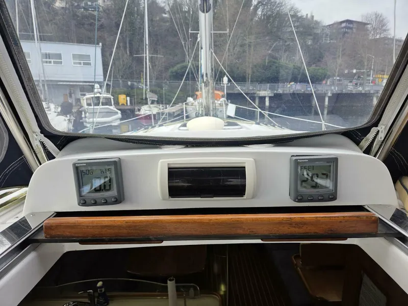 Slide: The Image of Hunter 44 Deck Saloon 2007 - 11