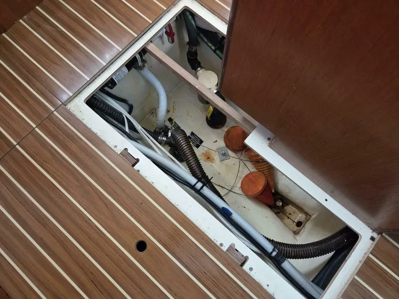 Slide: The Image of Hunter 44 Deck Saloon 2007 - 14