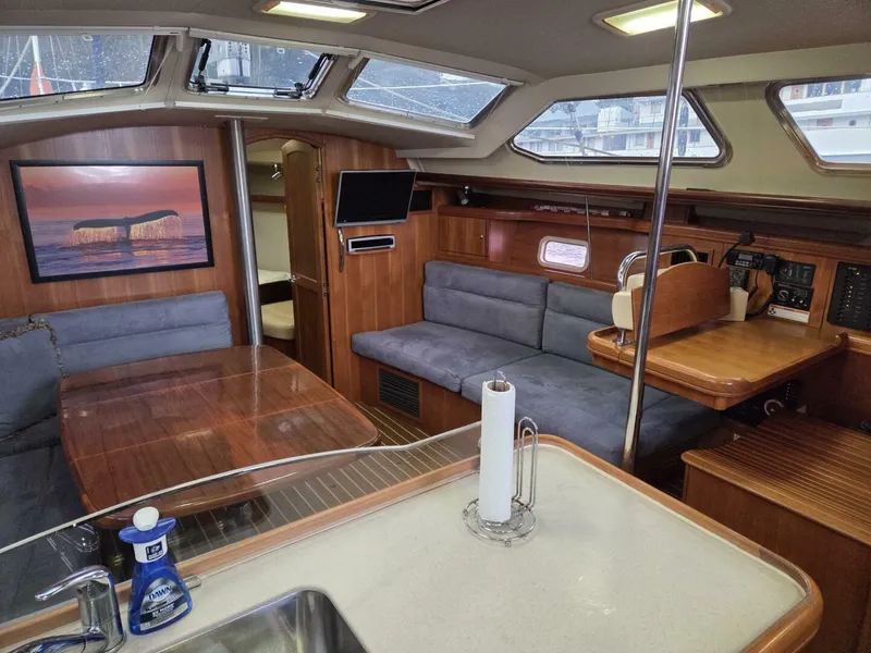 Slide: The Image of Hunter 44 Deck Saloon 2007 - 16
