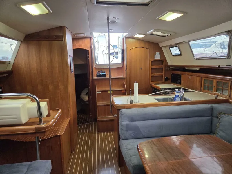 Slide: The Image of Hunter 44 Deck Saloon 2007 - 2