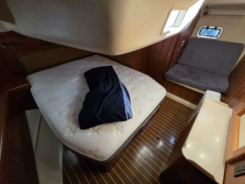 Slide: The Image of Hunter 44 Deck Saloon 2007 - 3