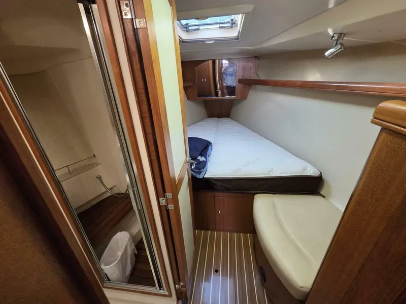 Slide: The Image of Hunter 44 Deck Saloon 2007 - 5