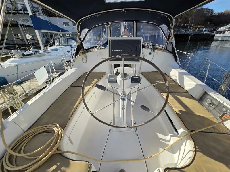 Slide: The Image of Hunter 44 Deck Saloon 2007 - 9