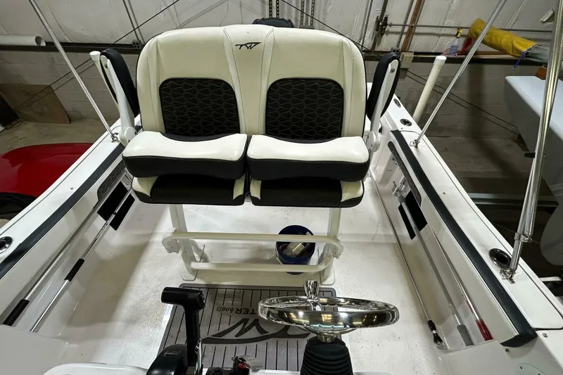 Slide: The Image of Tidewater 198 CC Adventure 2024 - 18