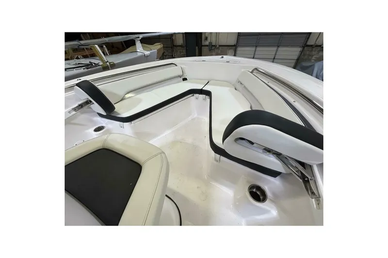 Slide: The Image of Tidewater 198 CC Adventure 2024 - 6