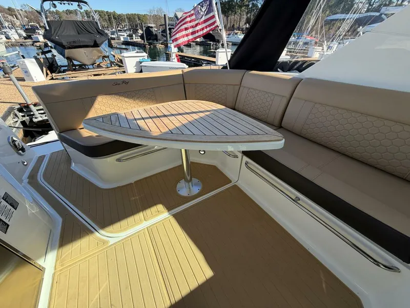 Slide: The Image of Sea Ray 320 Outboard 2023 - 23