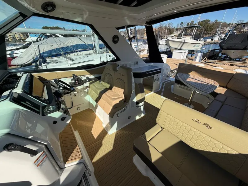 Slide: The Image of Sea Ray 320 Outboard 2023 - 24
