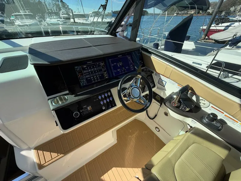 Slide: The Image of Sea Ray 320 Outboard 2023 - 27