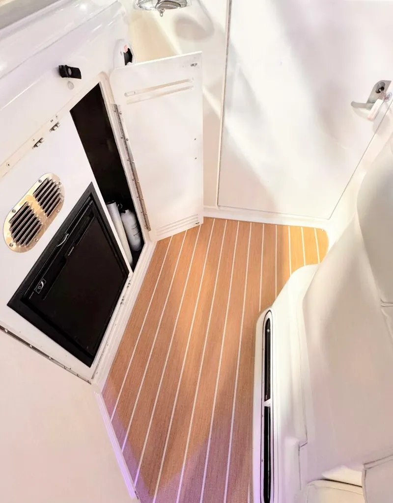 Slide: The Image of Sea Ray 400 Sundancer 1998 - 17