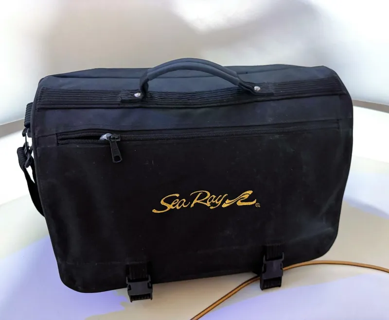 Slide: The Image of Sea Ray 400 Sundancer 1998 - 26