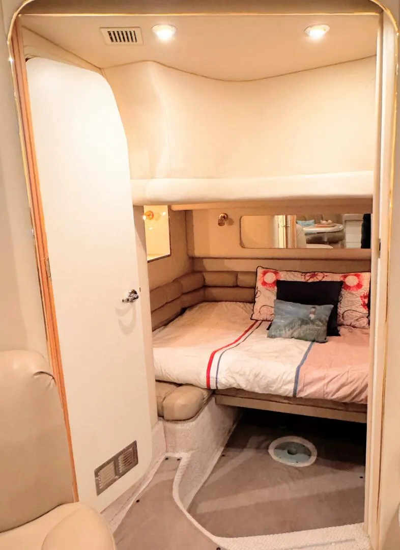 Slide: The Image of Sea Ray 400 Sundancer 1998 - 33