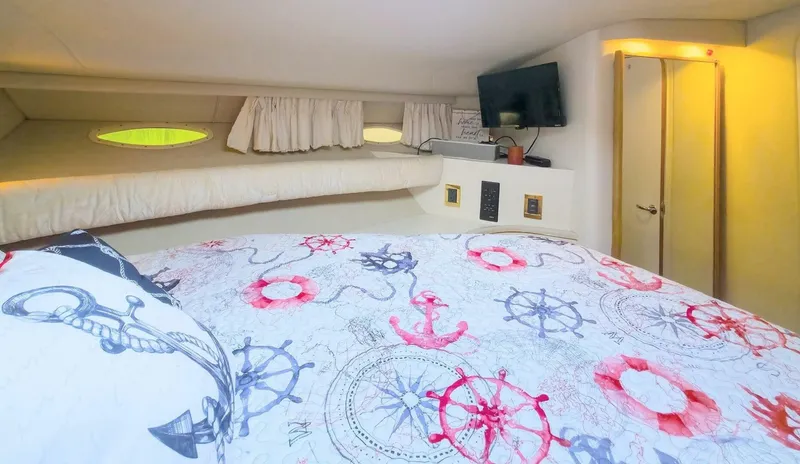 Slide: The Image of Sea Ray 400 Sundancer 1998 - 44