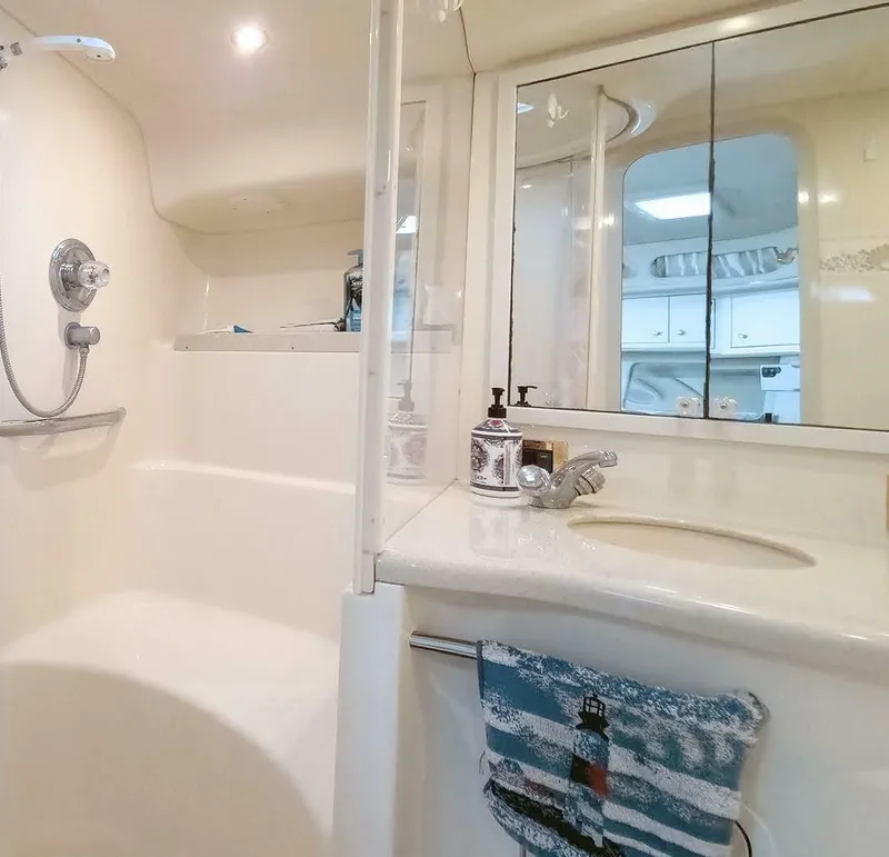 Slide: The Image of Sea Ray 400 Sundancer 1998 - 47