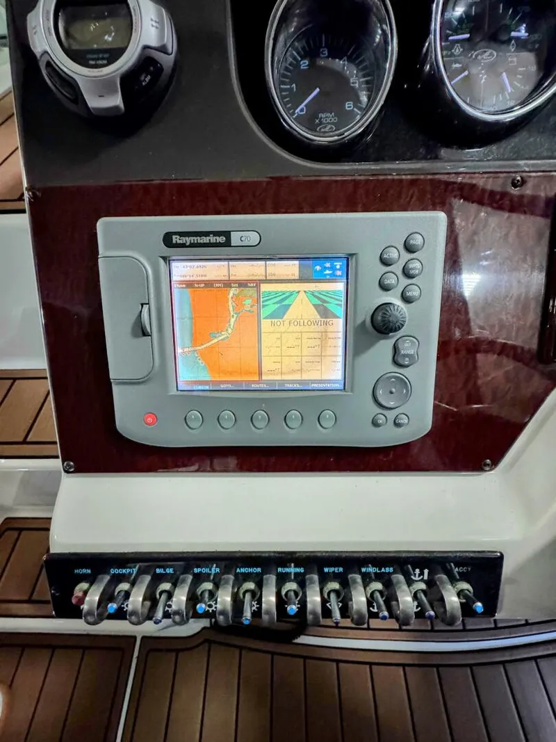 Slide: The Image of Sea Ray 310 Sundancer 2010 - 14