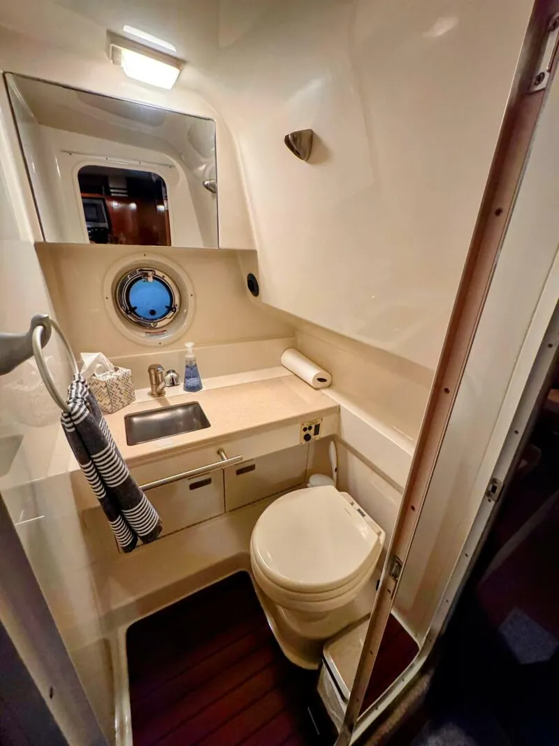 Slide: The Image of Sea Ray 310 Sundancer 2010 - 28
