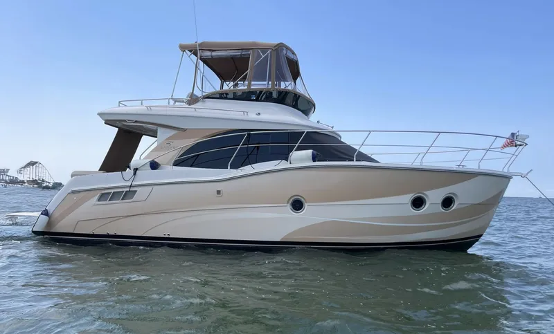The Image of Carver Yachts C-34 Command Bridge 2013 - 0