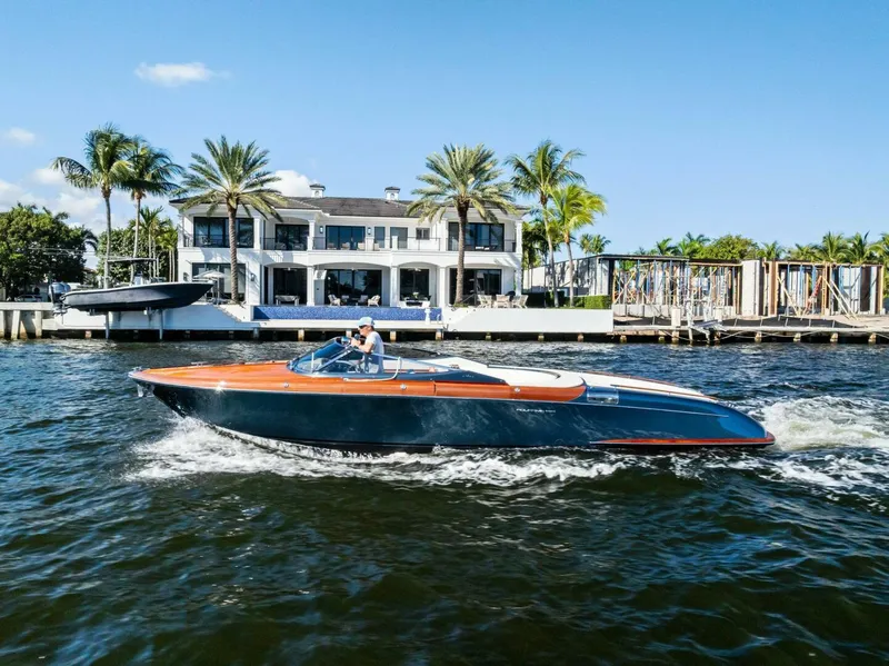Slide: The Image of Riva Aquariva 2013 - 24