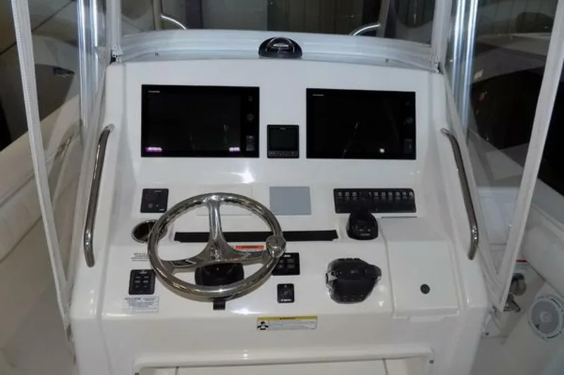 Slide: The Image of Regulator Marine 34SS 2013 - 10