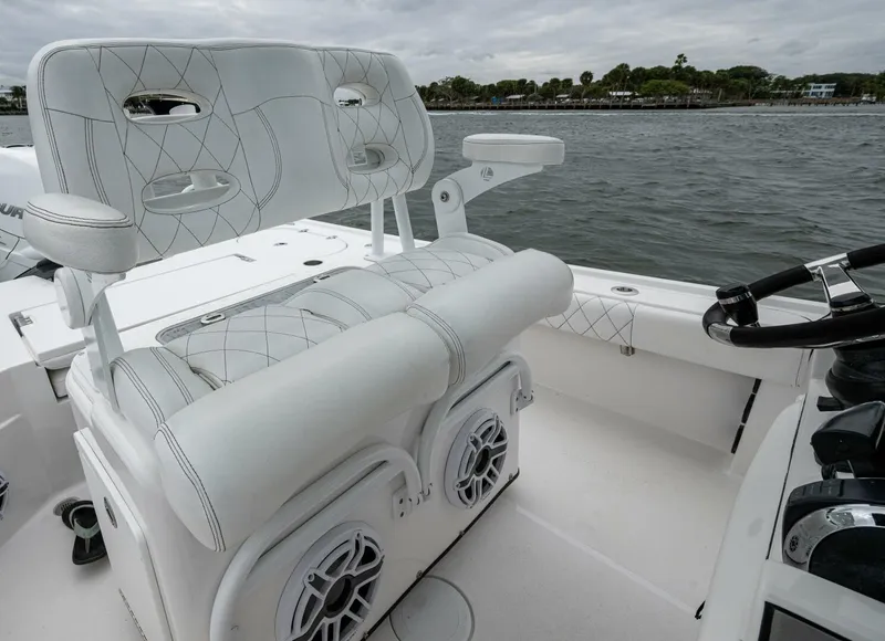 Slide: The Image of Blazer Bay 2700 Hybrid 2022 - 5