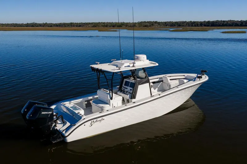 Slide: The Image of Yellowfin 32 Offshore 2023 - 13