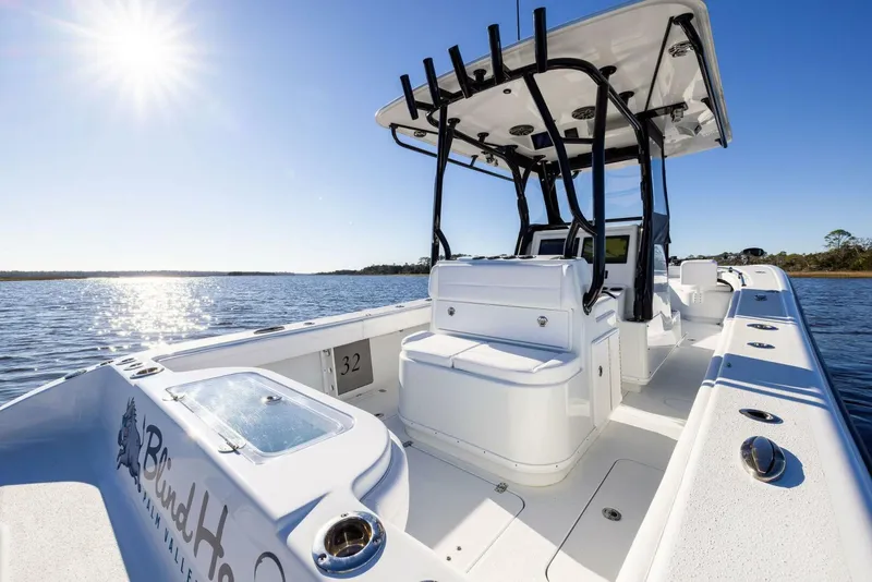 Slide: The Image of Yellowfin 32 Offshore 2023 - 30