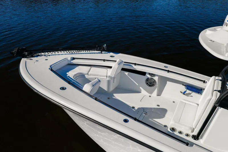 Slide: The Image of Yellowfin 32 Offshore 2023 - 5