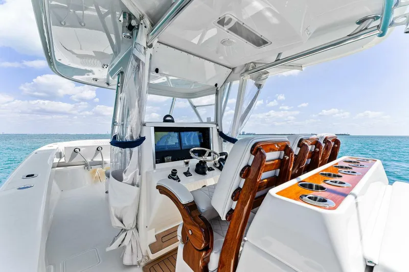 Slide: The Image of Bahama 41 2015 - 39