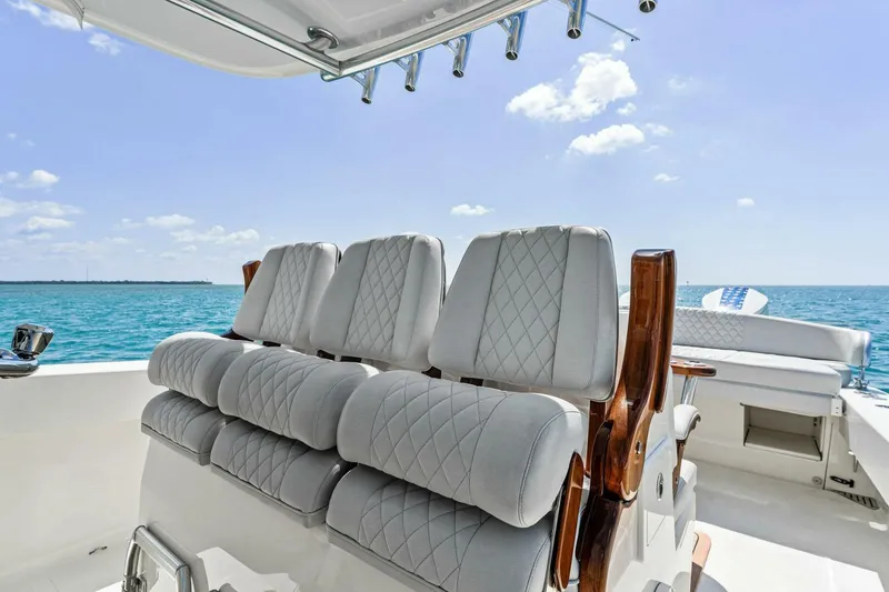Slide: The Image of Bahama 41 2015 - 44