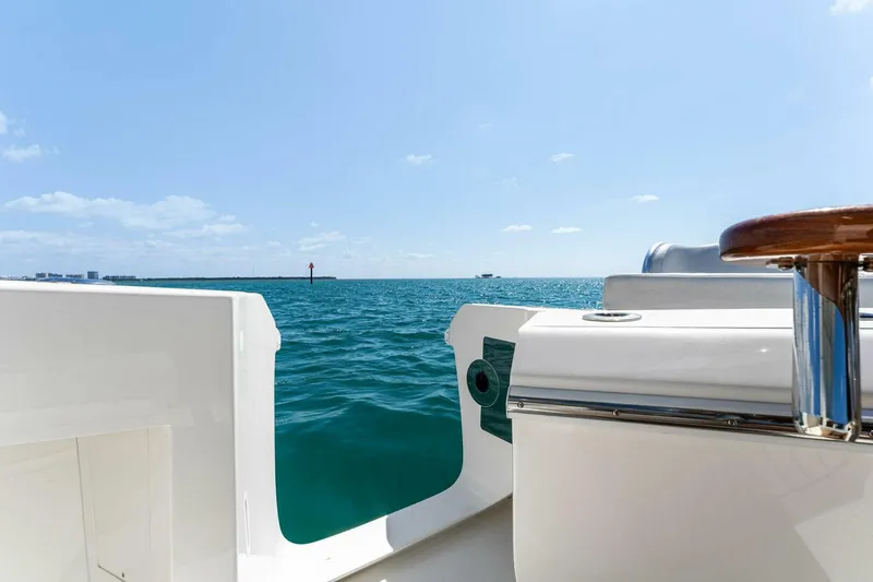 Slide: The Image of Bahama 41 2015 - 48