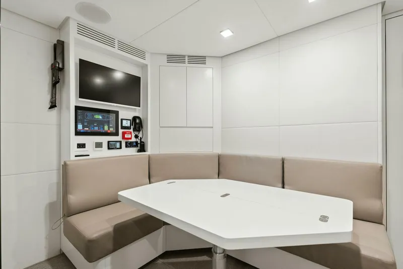 Slide: The Image of Pershing GTX Motoryacht 2023 - 106