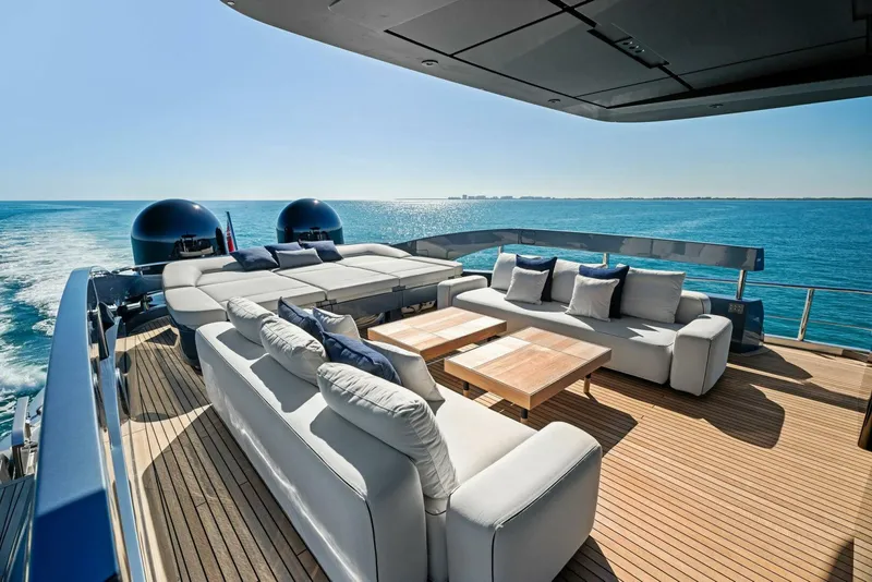 Slide: The Image of Pershing GTX Motoryacht 2023 - 20